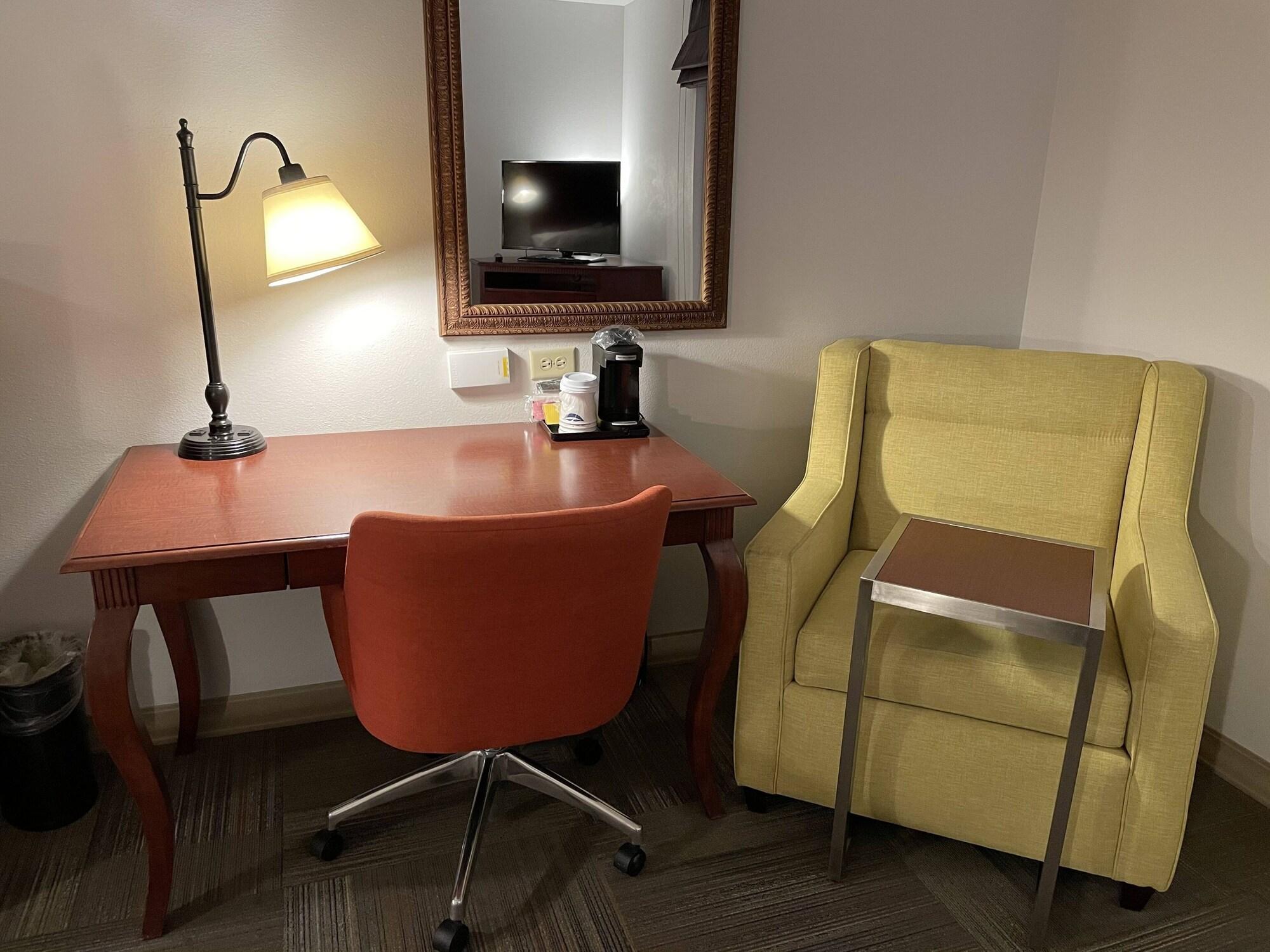 Hampton Inn & Suites Райфл Экстерьер фото