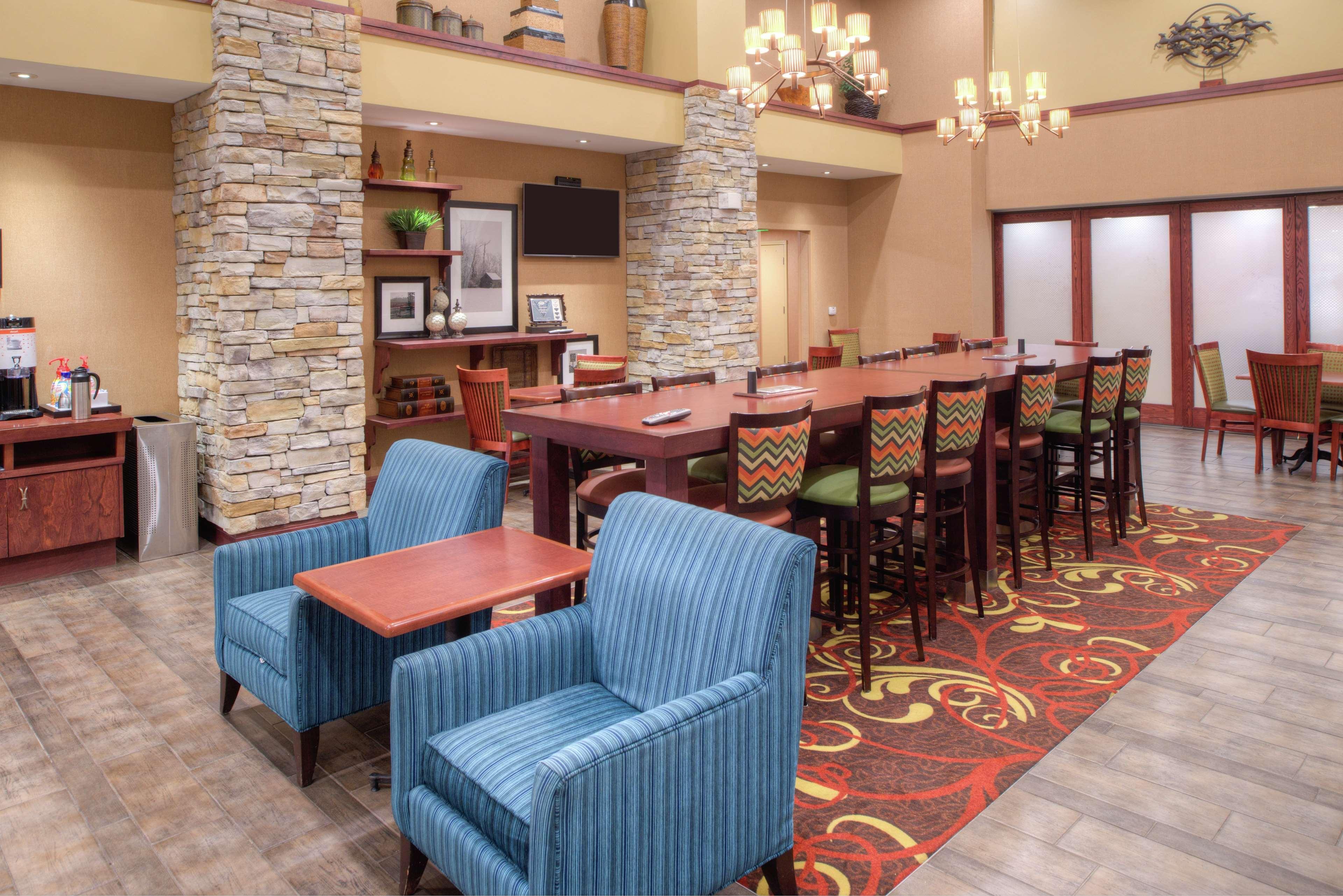 Hampton Inn & Suites Райфл Экстерьер фото