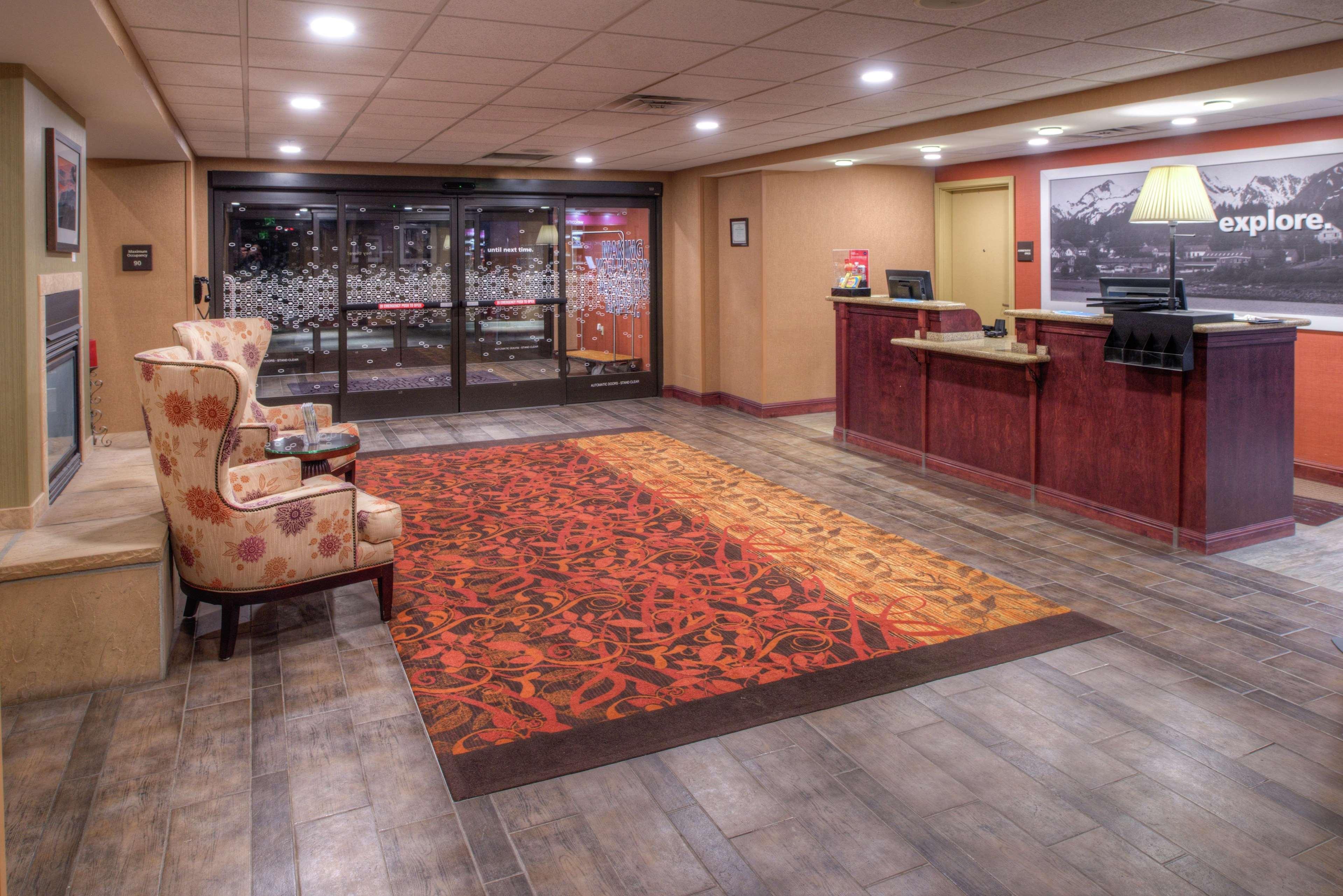 Hampton Inn & Suites Райфл Экстерьер фото