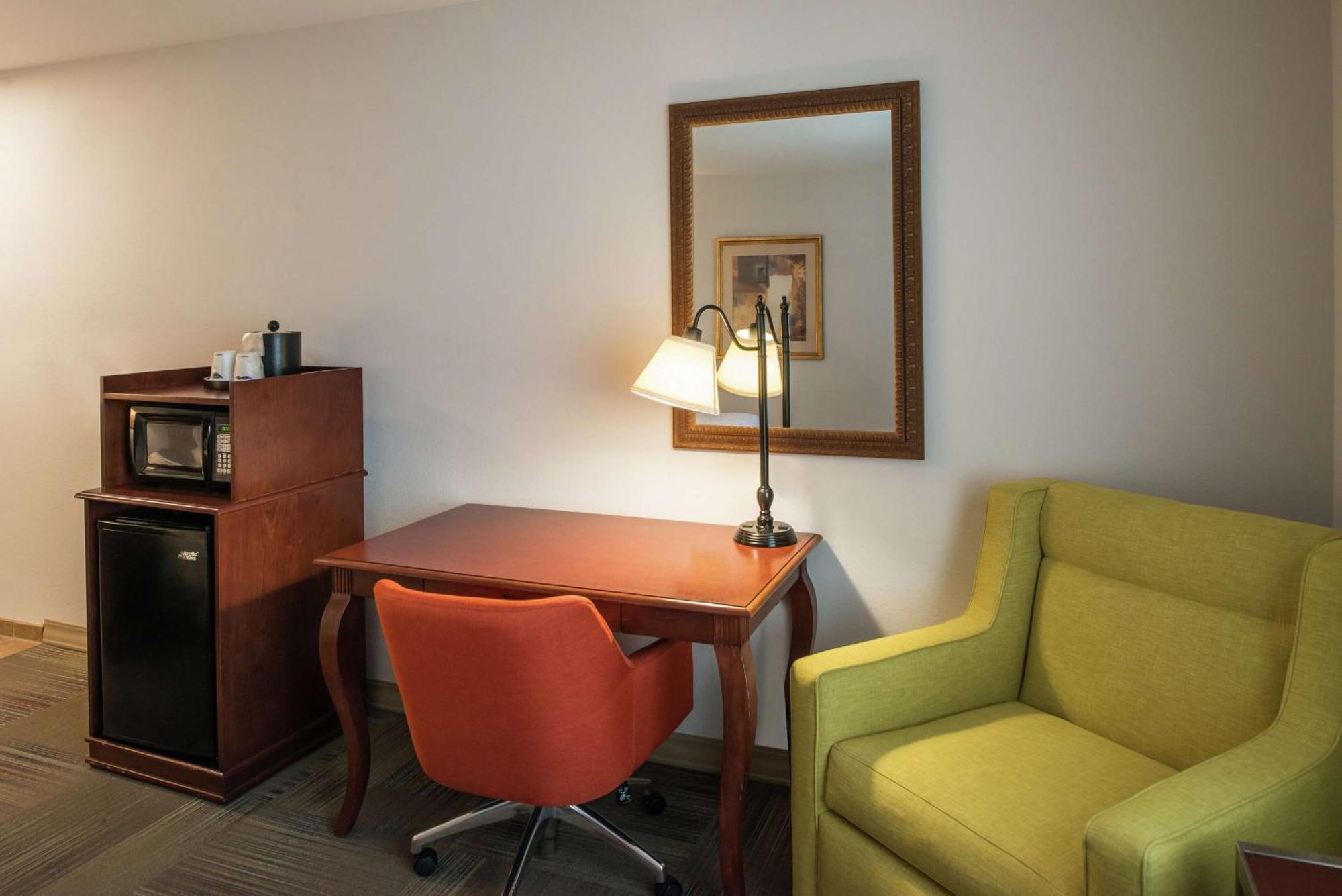 Hampton Inn & Suites Райфл Экстерьер фото