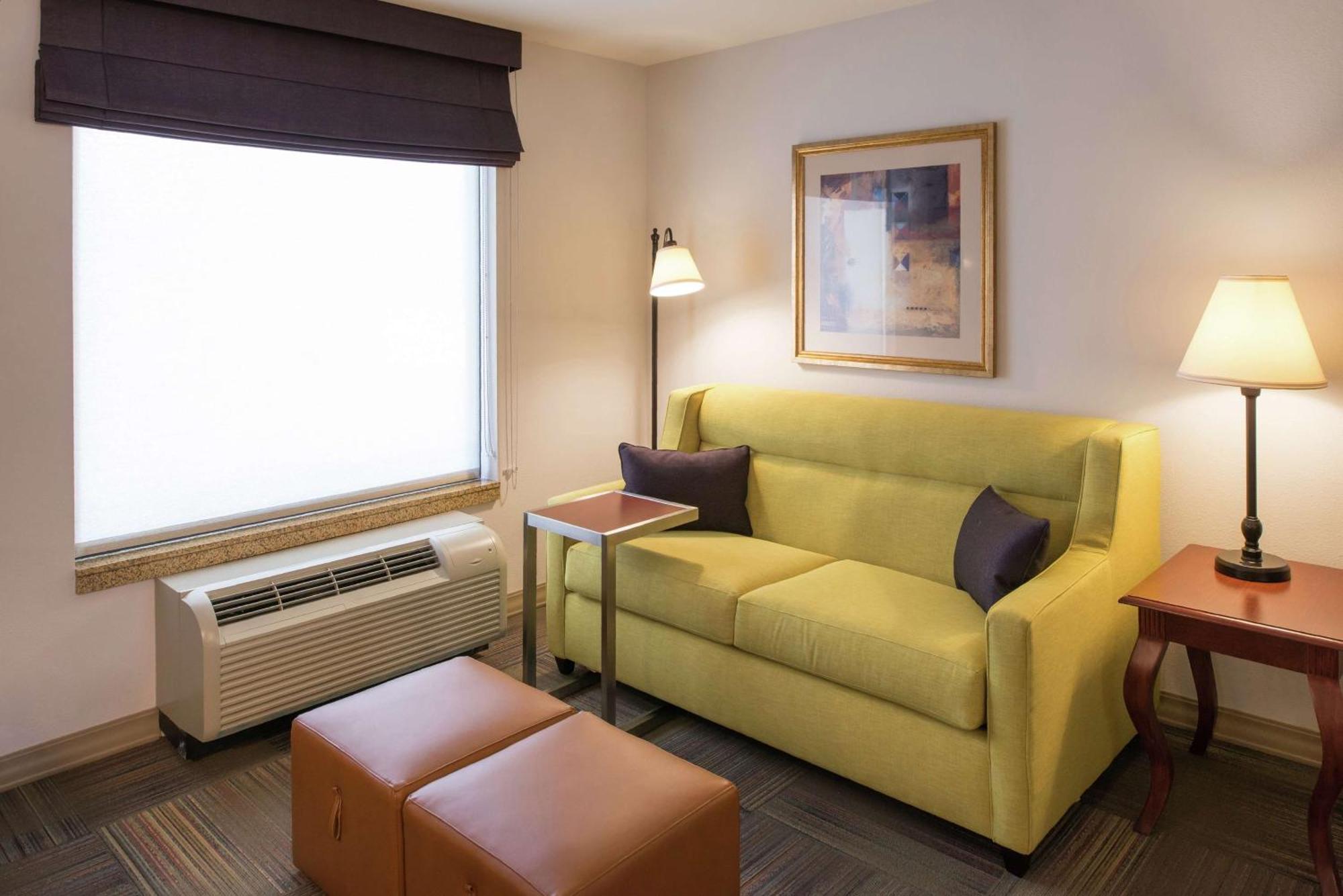 Hampton Inn & Suites Райфл Экстерьер фото