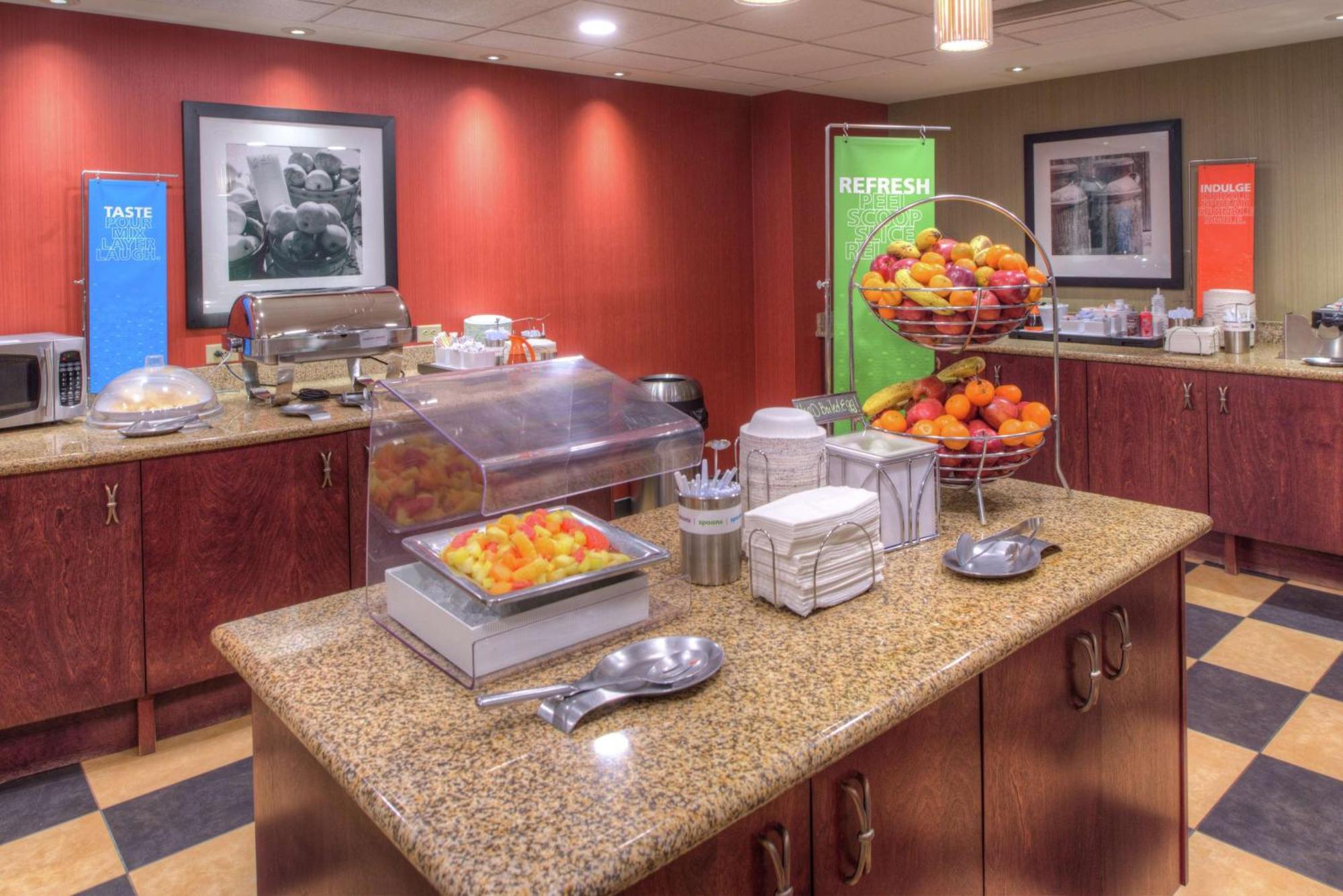 Hampton Inn & Suites Райфл Экстерьер фото
