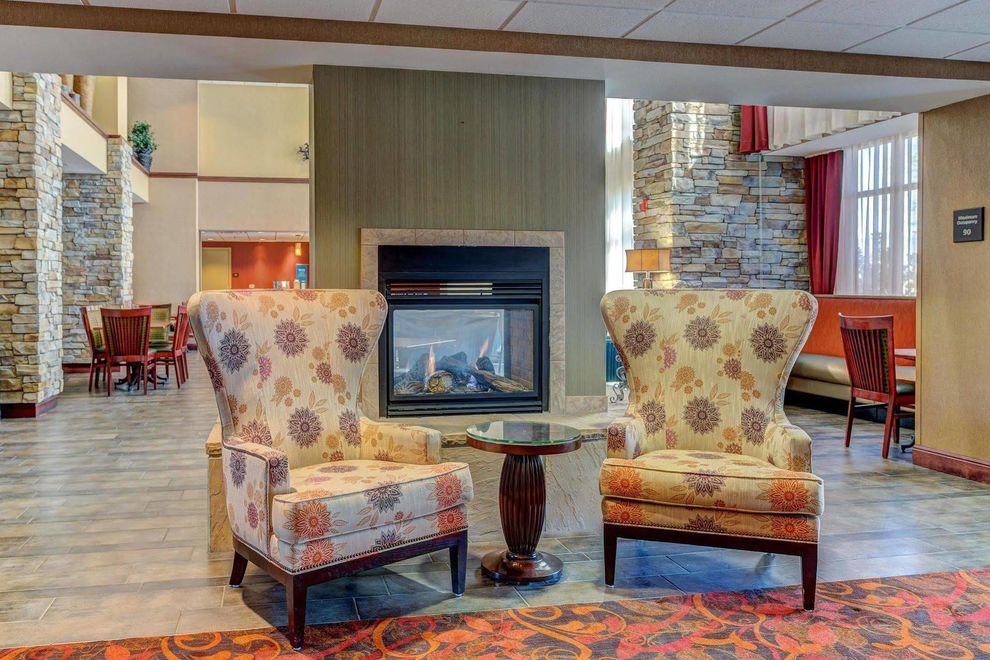 Hampton Inn & Suites Райфл Экстерьер фото