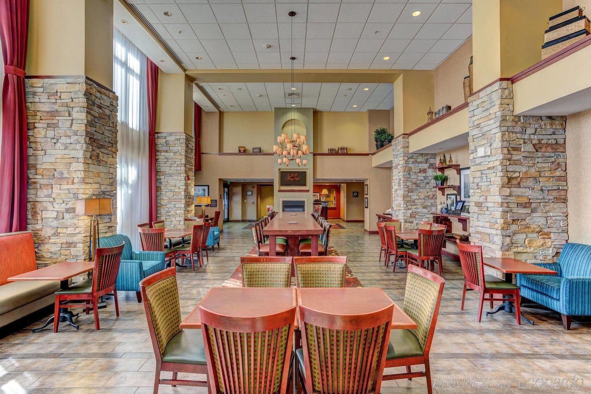 Hampton Inn & Suites Райфл Экстерьер фото